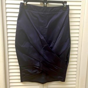 Burberry mermaid knee line skirt 4 in satin Navy color